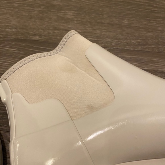 Hunter Refined Slim Fit Gloss Mid Heel Boots - Picture 4 of 14